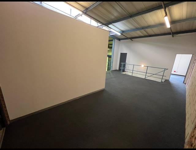 271M² WAREHOUSE TO LET IN STRIJDOMPARK